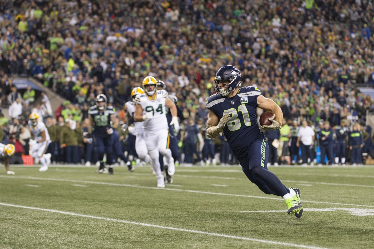 Seattle Seahawks tight end Nick Vannett (81) runs the ball after making a catch against the Green Bay Packers. Mandatory Credit: Steven Bisig-USA TODAY Sports